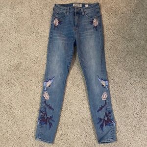 Lucky brand embroidered skinny jeans